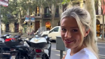 Blonde Tour Guide Barcelona